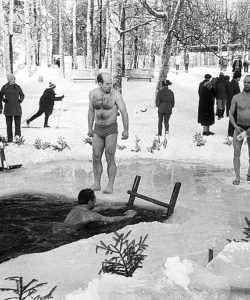 The advantages and benefits of cold-plunging