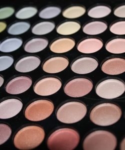 Make your Eyes Standout with these Eyeshadow Tips